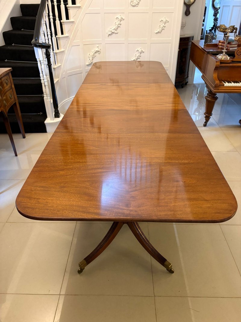 Antique Figured Mahogany Quality Three-Pillar 16–18 Seater Extending Dining Table - Image 3